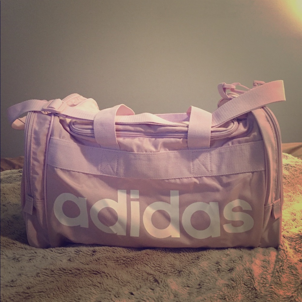 Light purple adidas duffle bag ⭐️